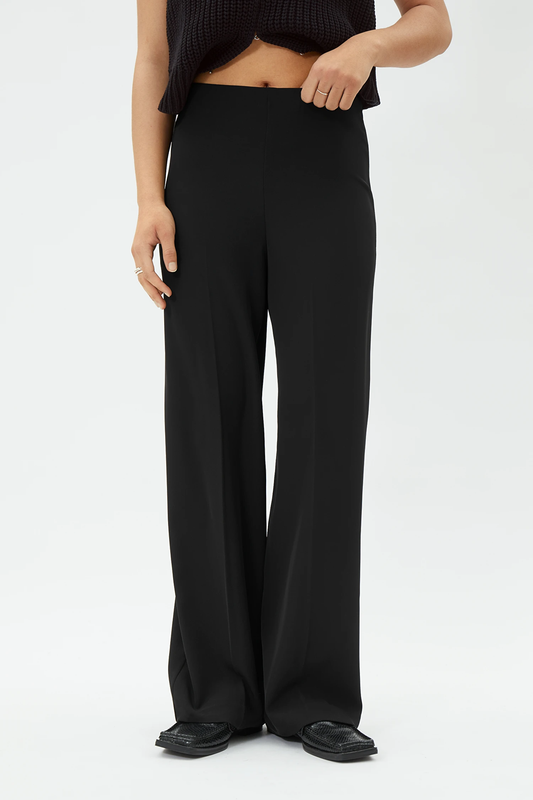 https://www.styched.in/cdn/shop/products/BlackPolyComfyTrouser_1.png?v=1646376133&width=533