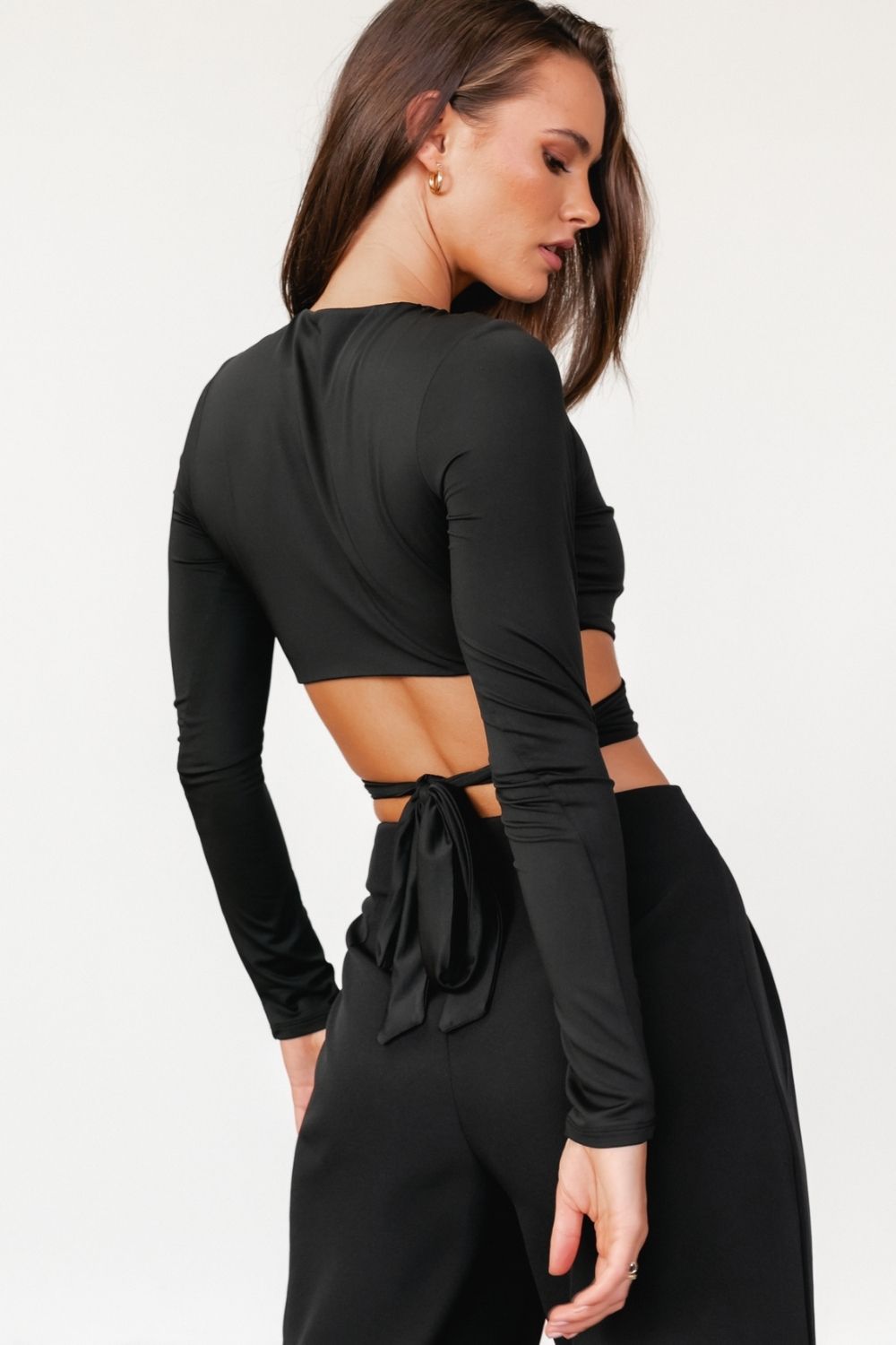 Full Sleeves Black Body Hugging Crop Top – Styched Fashion